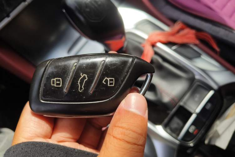 Used MG HS 2018 30T Automatic Two-Wheel Drive Trophy Edition—High-Octane V-Model Vehicle Key