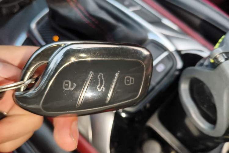 Used MG HS 2018 30T Automatic Two-Wheel Drive Trophy Edition—High-Octane V-Model Vehicle Key