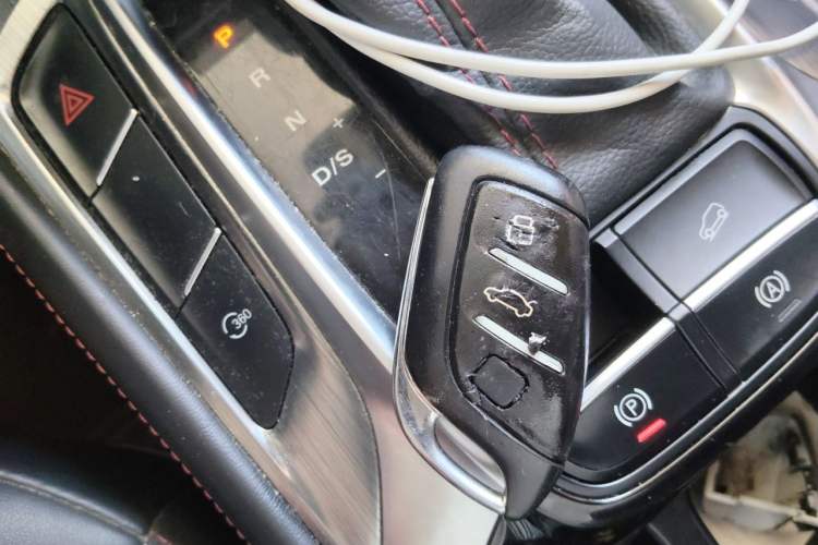 Used MG HS 2018 20T Automatic Two-Wheel Drive Hormone Passion Edition China V Standard Vehicle Key