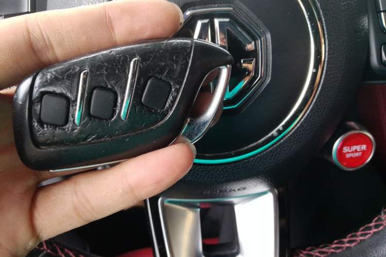 Used MG HS 2018 30T Automatic Two-Wheel Drive Trophy Edition—High-Octane V-Model Vehicle Key