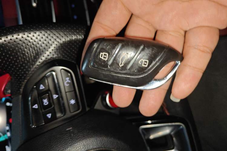 Used MG HS 2018 30T Automatic Two-Wheel Drive Trophy Edition—High-Octane V-Model Vehicle Key