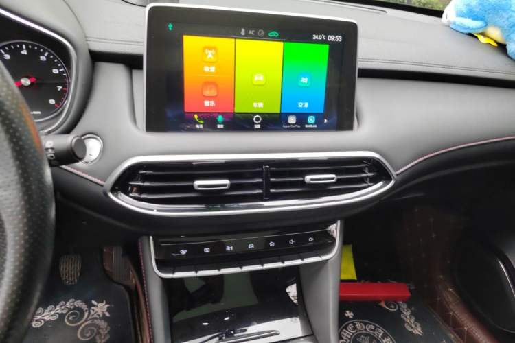Used MG HS 2019 20T Manual Two-Wheel Drive Luxury Edition China VI Standard Audio And AC Panel