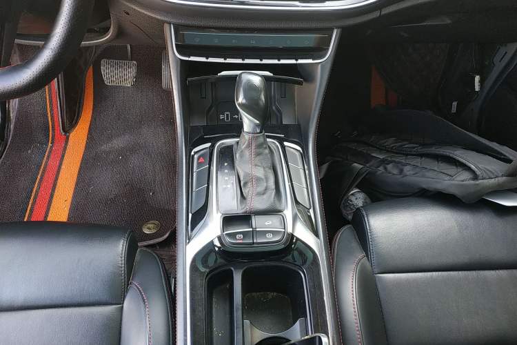 Used MG HS 2019 20T Automatic Two-Wheel Drive Luxury Edition China VI Standard Gear Lever