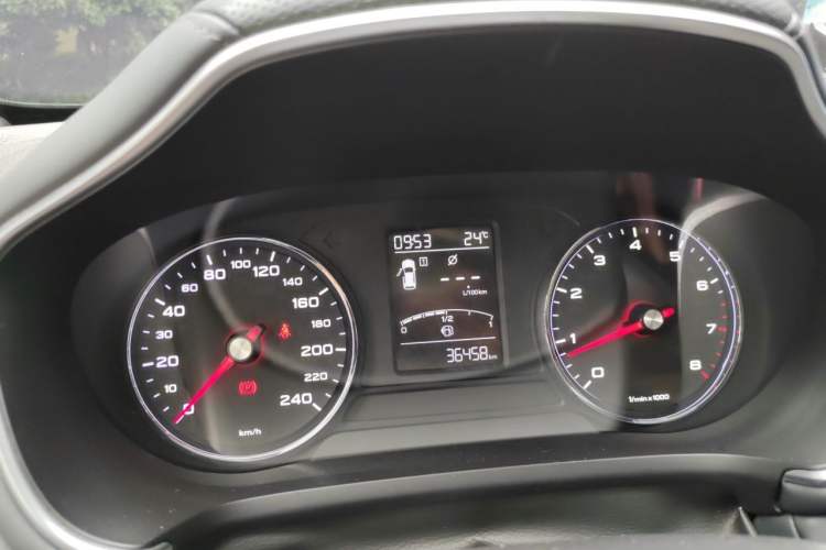Used MG HS 2019 20T Manual Two-Wheel Drive Luxury Edition China VI Standard Instrument Cluster