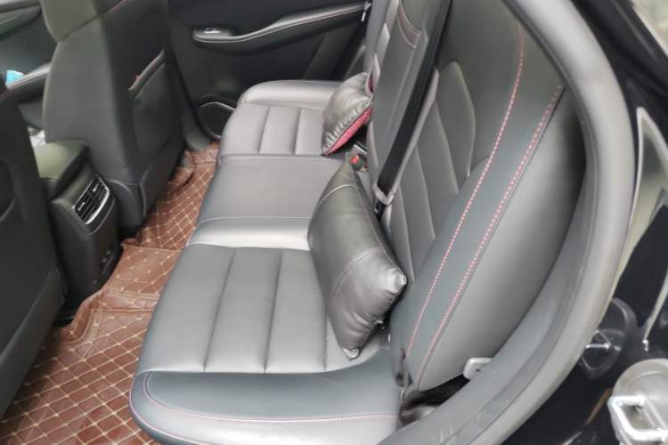 Used MG HS 2019 20T Manual Two-Wheel Drive Luxury Edition China VI Standard Left Rear Seat