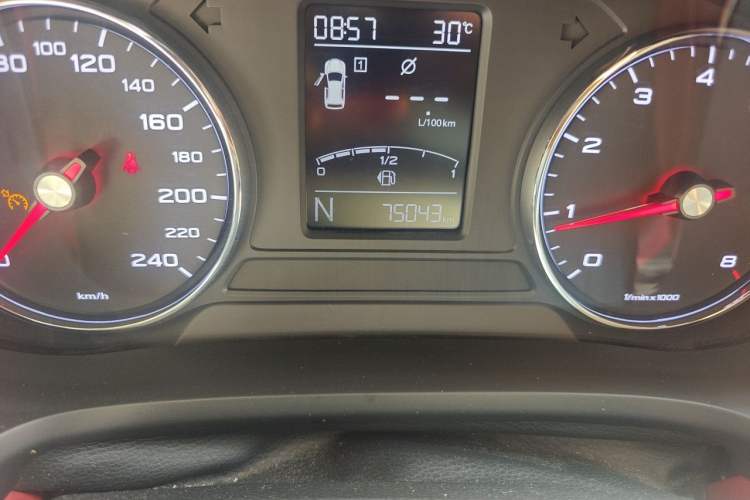 Used MG HS 2019 20T Automatic Two-Wheel Drive Trophy Super Sport Version China VI Standard Odometer Close Up