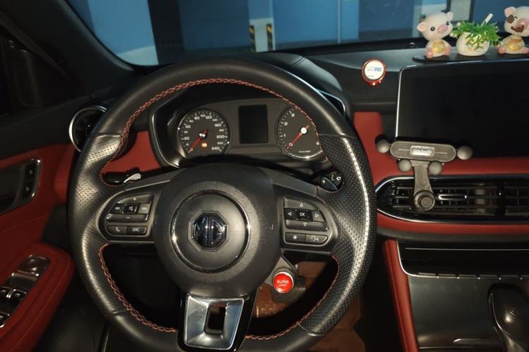 Used MG HS 2019 20T Automatic Two-Wheel Drive Trophy Super Sport Version China VI Standard Steering Wheel