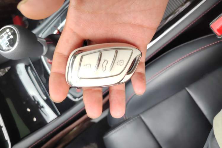 Used MG HS 2019 20T Manual Two-Wheel Drive Luxury Edition China VI Standard Vehicle Key