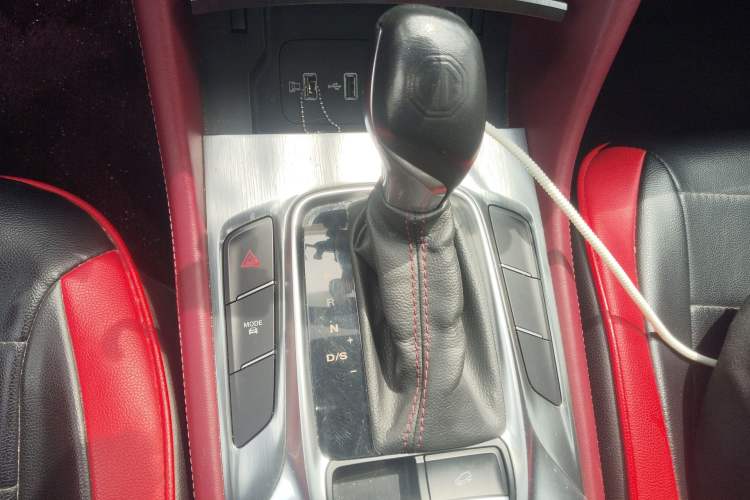 Used MG HS 2019 20T Automatic Two-Wheel Drive Trophy Super Sport Version China VI Standard Gear Lever