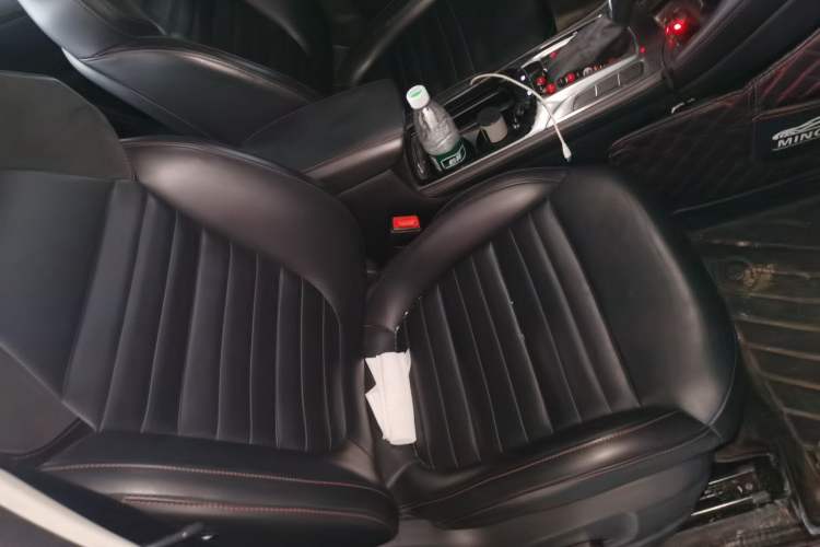 Used MG HS 2019 20T Automatic Two-Wheel Drive Trophy Super Sport Version China VI Standard Right Front Seat