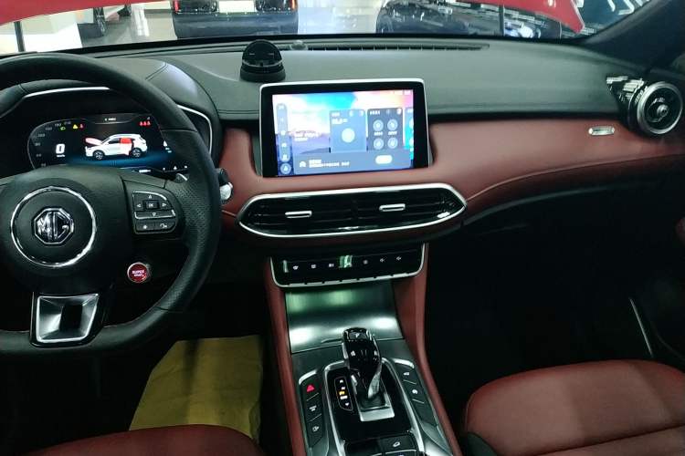 Used MG HS 2019 30T Automatic 2WD Trophy Supreme Edition China VI Standard Audio And AC Panel
