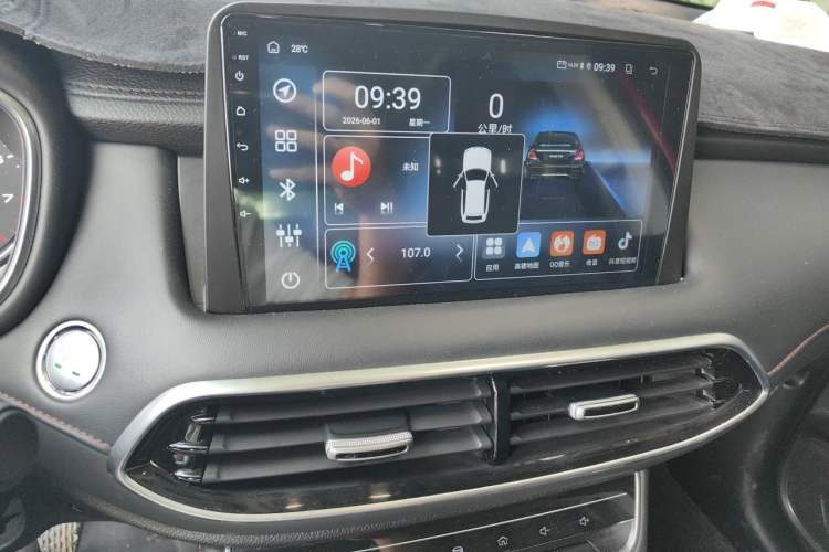 Used MG HS 2019 20T Manual Two-Wheel Drive Luxury Edition China VI Standard Audio And AC Panel