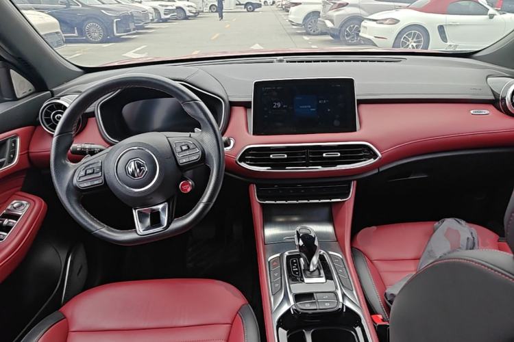 Used MG HS 2019 30T Automatic 2WD Trophy Supreme Edition China VI Standard Center Console