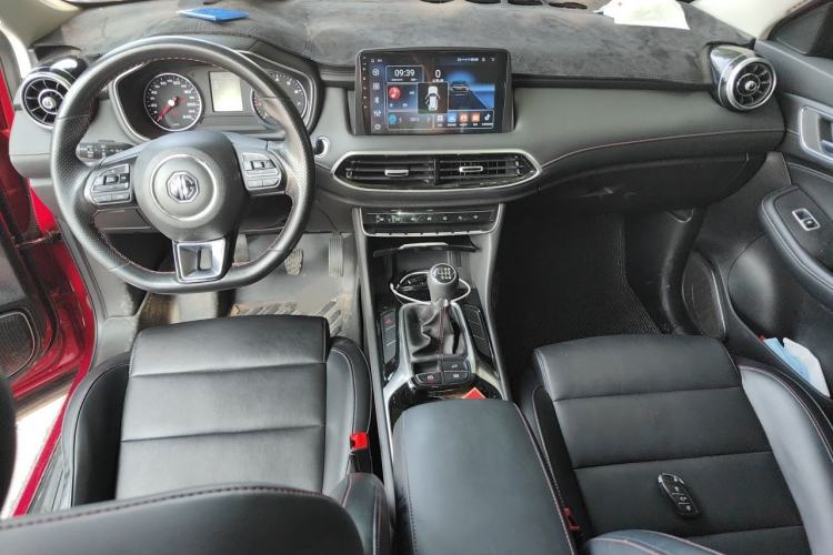 Used MG HS 2019 20T Manual Two-Wheel Drive Luxury Edition China VI Standard Center Console