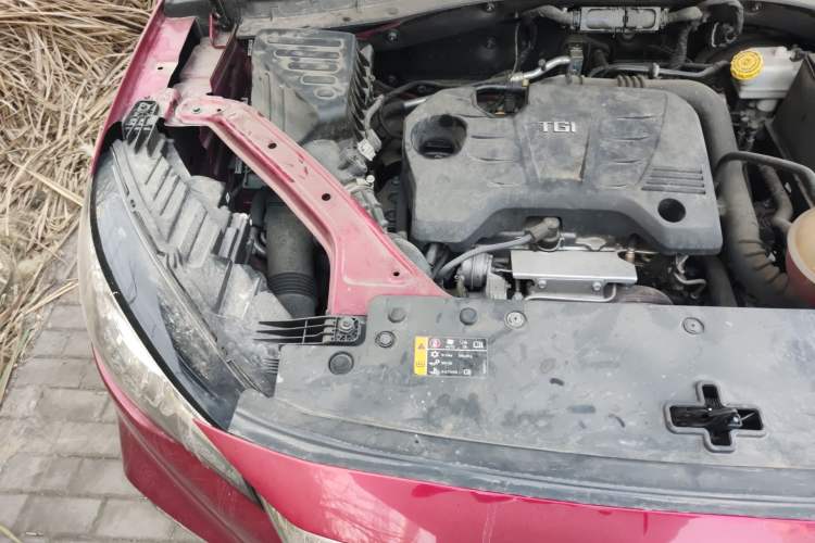 Used MG HS 2019 20T Automatic Two-Wheel Drive Luxury Edition China VI Standard Engine Bay Right