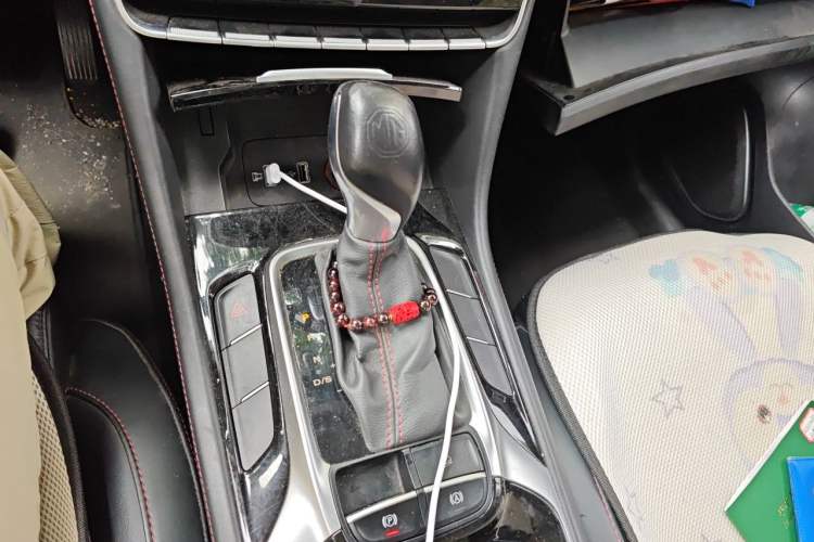 Used MG HS 2019 20T Automatic Two-Wheel Drive Luxury Edition China VI Standard Gear Lever