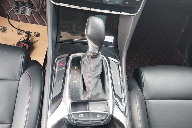 Used MG HS 2019 20T Automatic Two-Wheel Drive Luxury Edition China VI Standard Gear Lever