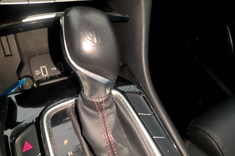 Used MG HS 2019 20T Automatic Two-Wheel Drive Luxury Edition China VI Standard Gear Lever