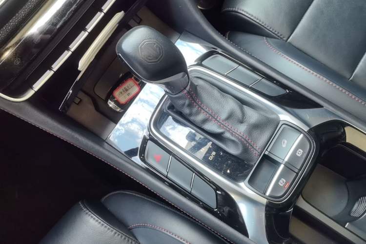 Used MG HS 2019 20T Automatic Two-Wheel Drive Luxury Edition China VI Standard Gear Lever