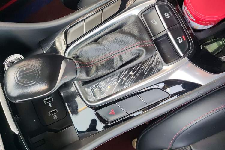Used MG HS 2019 20T Automatic Two-Wheel Drive Luxury Edition China VI Standard Gear Lever
