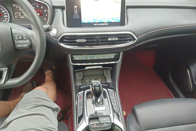Used MG HS 2019 20T Automatic Two-Wheel Drive Luxury Edition China VI Standard Gear Lever