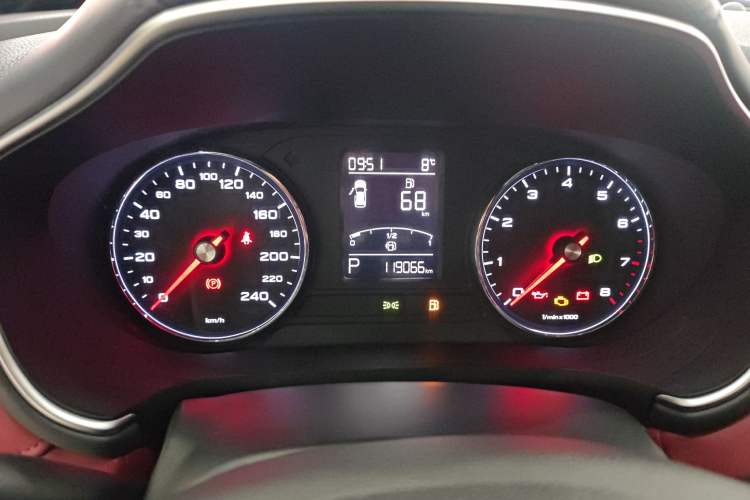Used MG HS 2019 20T Automatic Two-Wheel Drive Trophy Super Sport Version China VI Standard Instrument Cluster
