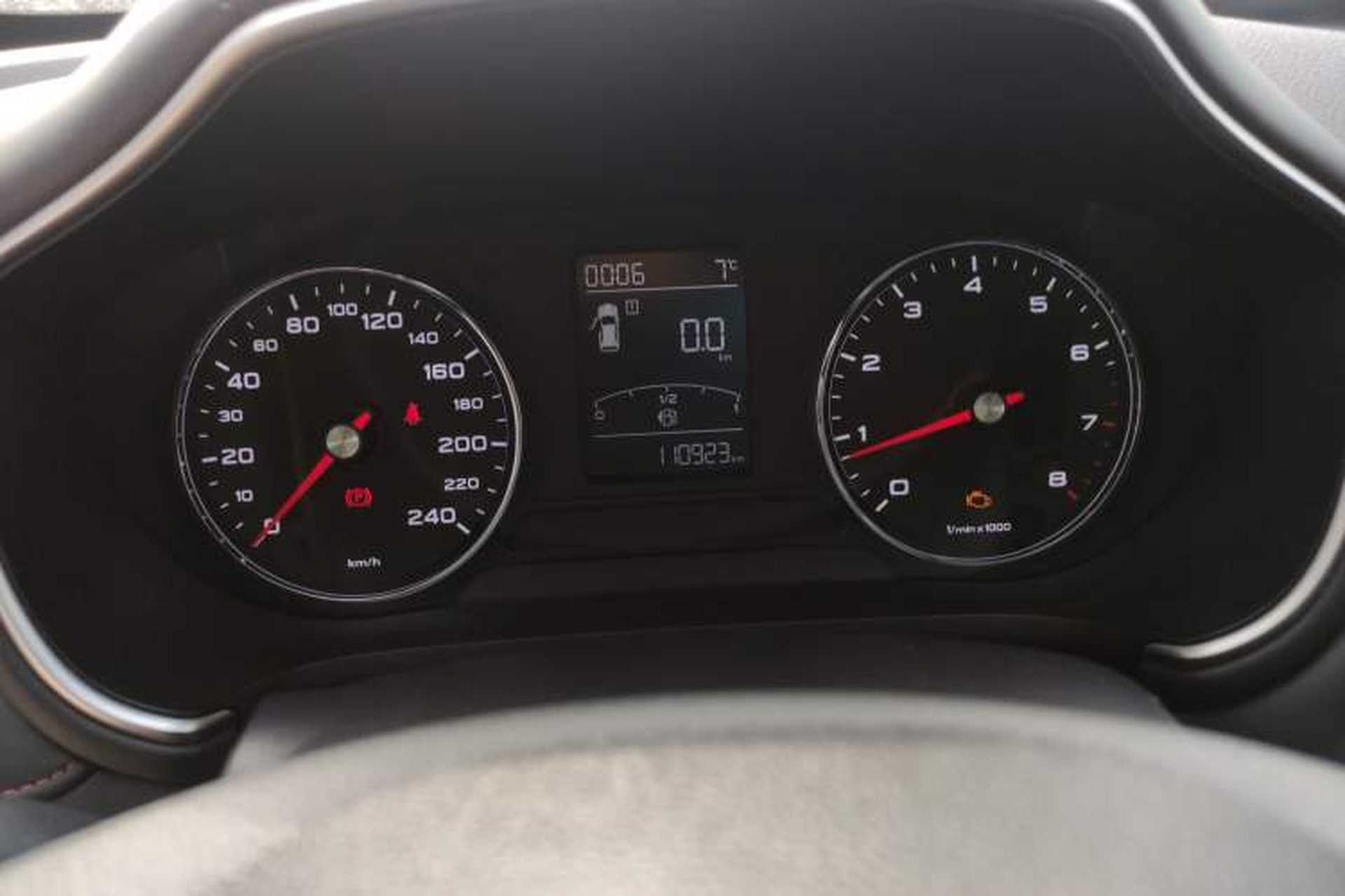 Used MG HS 2019 20T Manual Two-Wheel Drive Luxury Edition China VI Standard Instrument Cluster