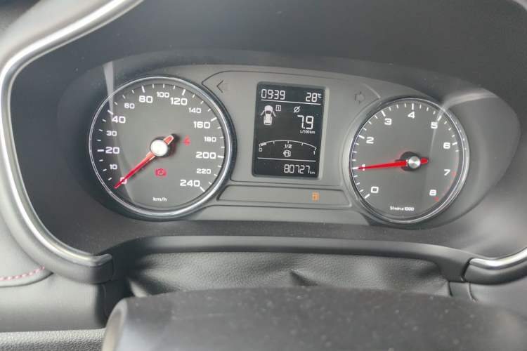 Used MG HS 2019 20T Manual Two-Wheel Drive Luxury Edition China VI Standard Instrument Cluster