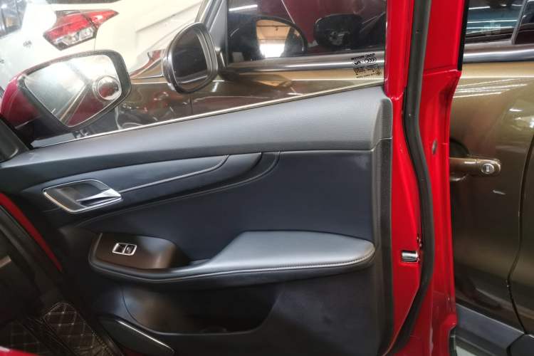Used MG HS 2019 20T Automatic Two-Wheel Drive Luxury Edition China VI Standard Interior 5