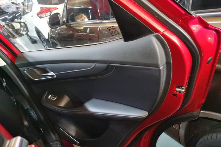 Used MG HS 2019 20T Automatic Two-Wheel Drive Luxury Edition China VI Standard Interior 6