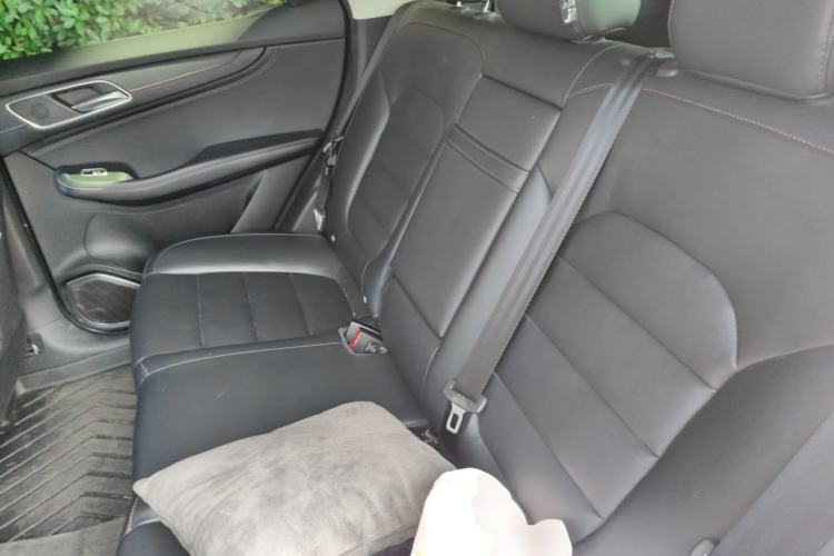 Used MG HS 2019 20T Manual Two-Wheel Drive Luxury Edition China VI Standard Left Rear Seat
