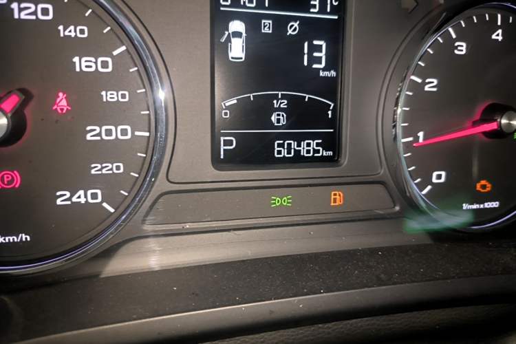 Used MG HS 2019 20T Automatic Two-Wheel Drive Luxury Edition China VI Standard Odometer Close Up