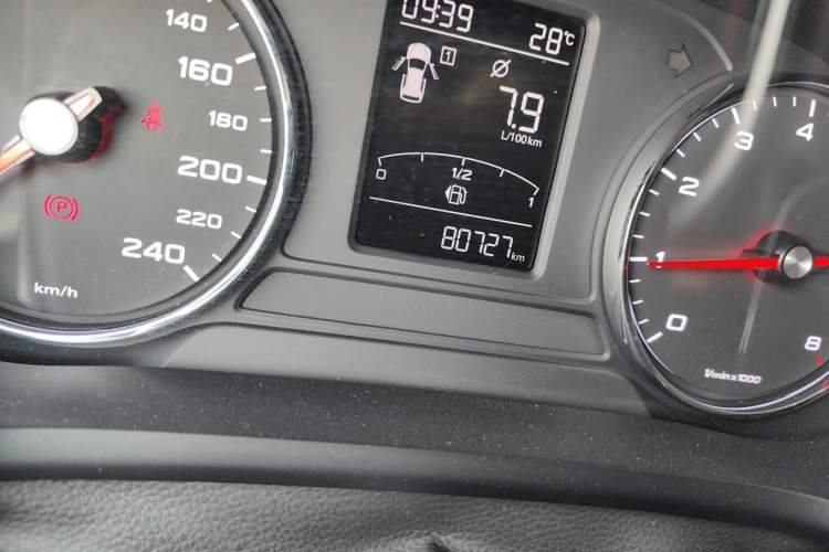 Used MG HS 2019 20T Manual Two-Wheel Drive Luxury Edition China VI Standard Odometer Close Up