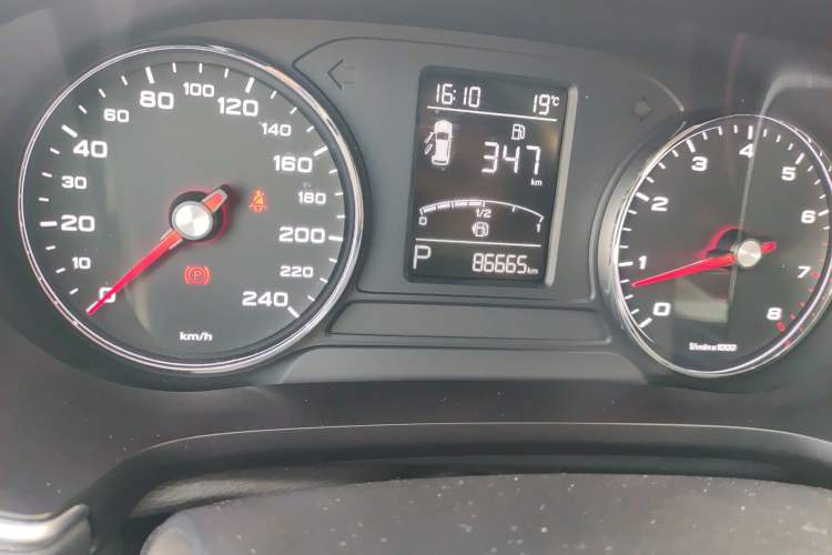 Used MG HS 2019 20T Automatic Two-Wheel Drive Luxury Edition China VI Standard Odometer Close Up