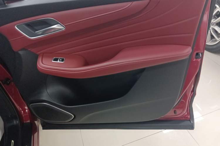 Used MG HS 2019 30T Automatic 2WD Trophy Enhanced Version China VI Standard Right Front Door Interior