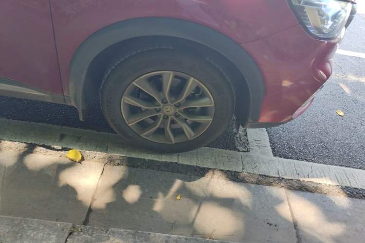 Used MG HS 2019 20T Manual Two-Wheel Drive Luxury Edition China VI Standard Right Front Wheel Hub