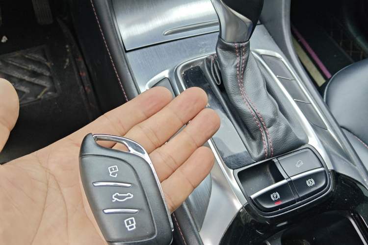Used MG HS 2019 20T Automatic Two-Wheel Drive Trophy Super Sport Version China VI Standard Vehicle Key