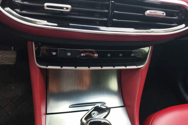 Used MG HS 2019 30T Automatic 2WD Trophy Supreme Edition China VI Standard Audio And AC Panel
