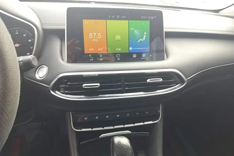 Used MG HS 2019 20T Automatic Two-Wheel Drive Luxury Edition China VI Standard Audio And AC Panel