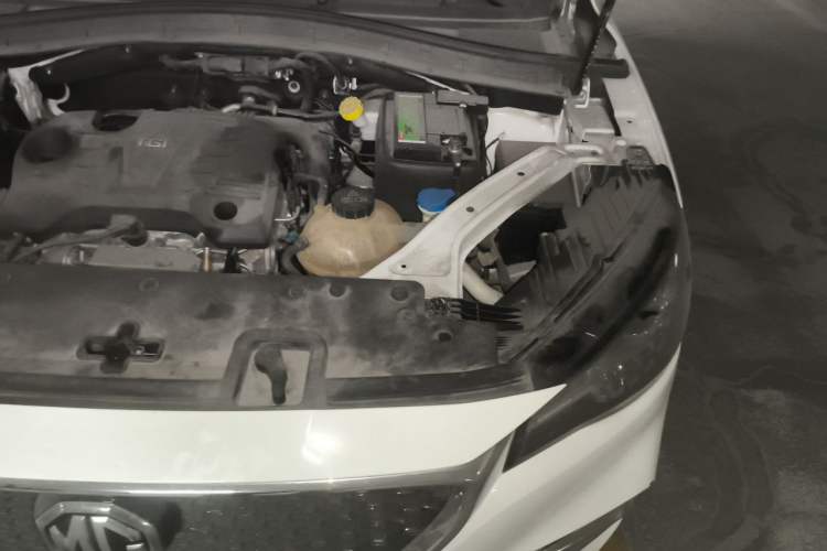 Used MG HS 2019 20T Automatic Two-Wheel Drive Luxury Edition China VI Standard Engine Bay Left