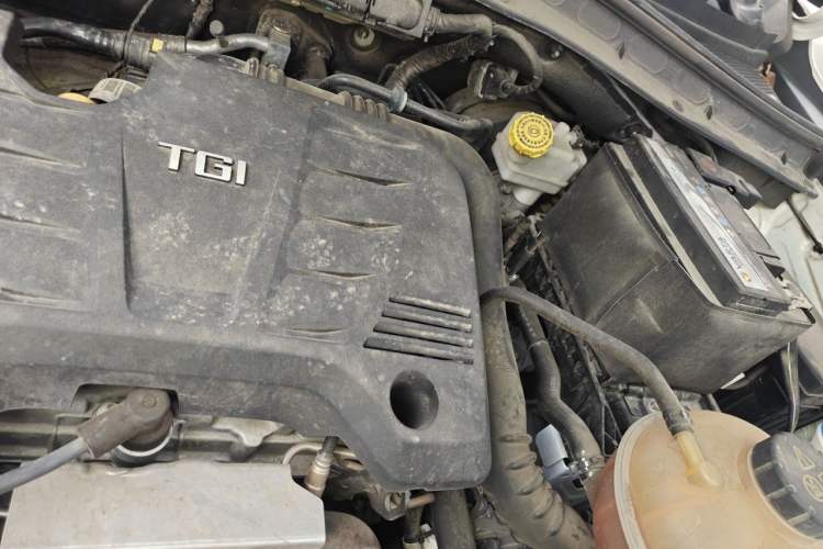Used MG HS 2019 20T Automatic Two-Wheel Drive Luxury Edition China VI Standard Engine Bay Left