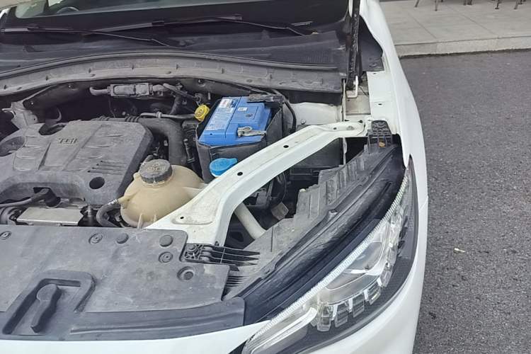 Used MG HS 2019 20T Automatic Two-Wheel Drive Luxury Edition China VI Standard Engine Bay Left