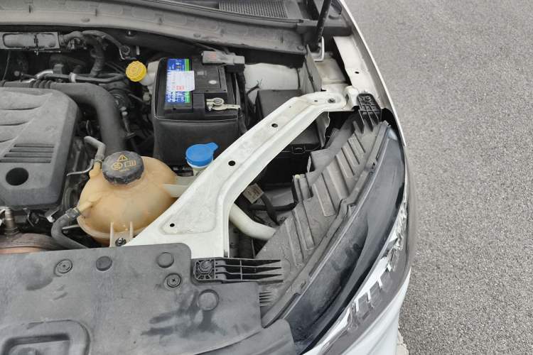 Used MG HS 2019 20T Automatic Two-Wheel Drive Trophy Super Sport Version China VI Standard Engine Bay Left