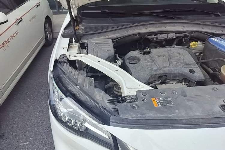 Used MG HS 2019 20T Automatic Two-Wheel Drive Luxury Edition China VI Standard Engine Bay Right