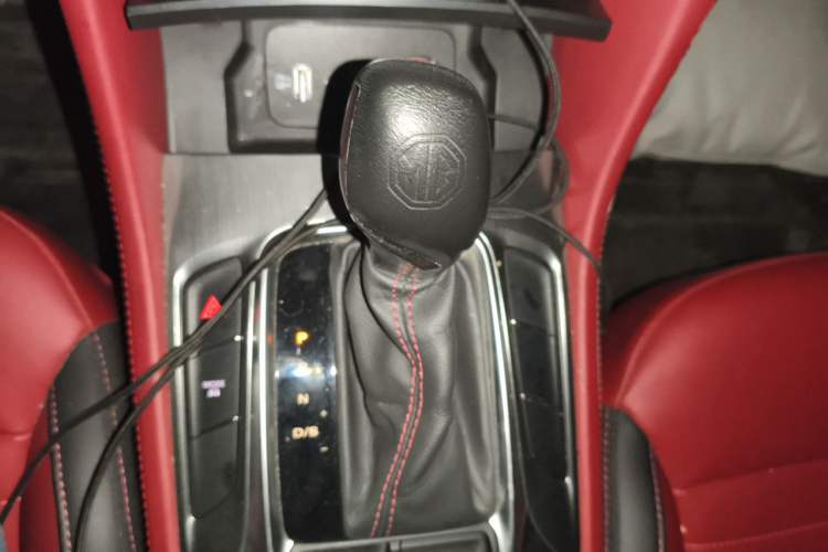 Used MG HS 2019 20T Automatic Two-Wheel Drive Luxury Edition China VI Standard Gear Lever