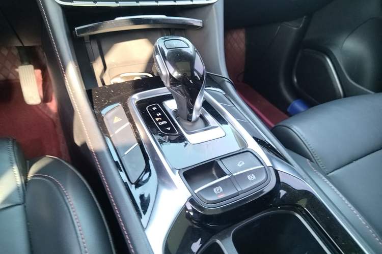 Used MG HS 2019 20T Automatic Two-Wheel Drive Luxury Edition China VI Standard Gear Lever