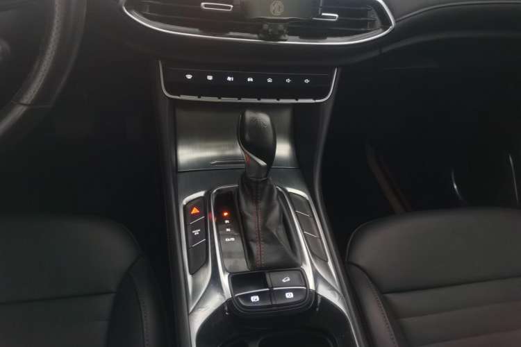 Used MG HS 2019 20T Automatic Two-Wheel Drive Luxury Edition China VI Standard Gear Lever