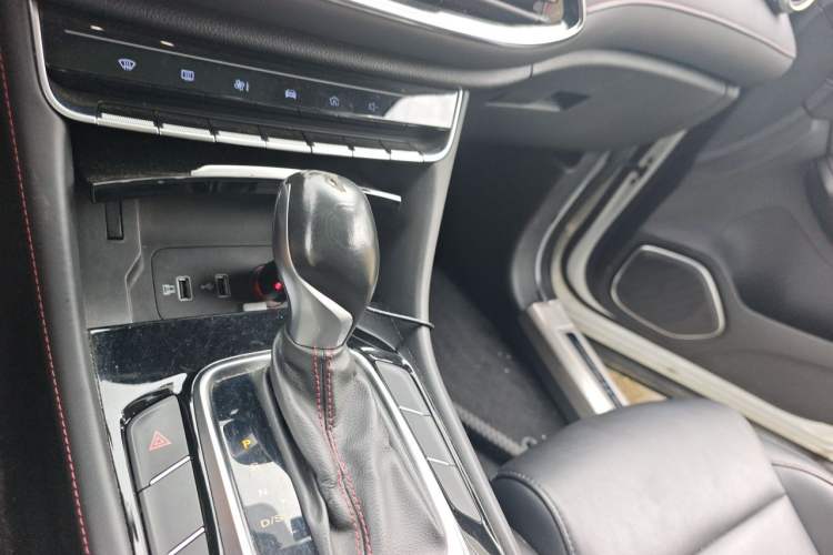 Used MG HS 2019 20T Automatic Two-Wheel Drive Luxury Edition China VI Standard Gear Lever