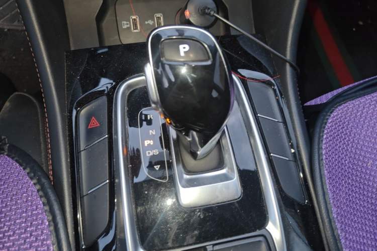 Used MG HS 2019 20T Automatic Two-Wheel Drive Luxury Edition China VI Standard Gear Lever
