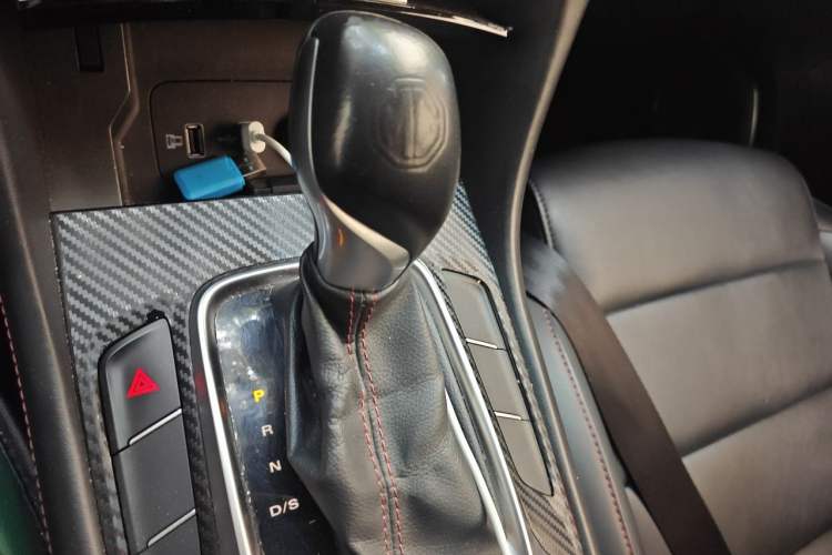 Used MG HS 2019 20T Automatic Two-Wheel Drive Luxury Edition China VI Standard Gear Lever